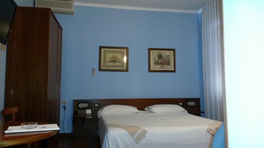 Hotel Mariani Iesi Habitación foto