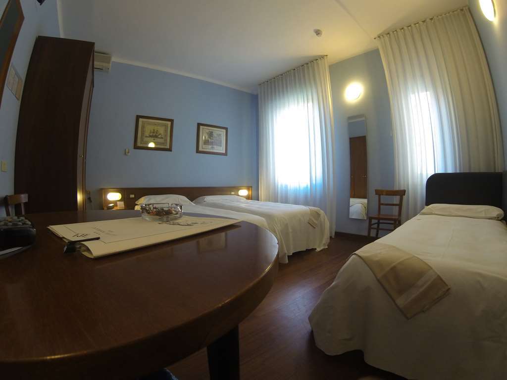 Hotel Mariani Iesi Habitación foto